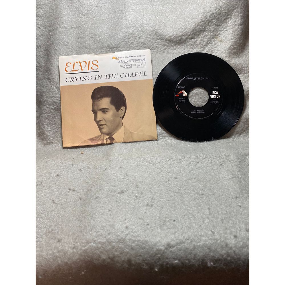 Vintag eVINYL 45 RPM ELVIS PRESLEY CRYING IN THE CHAPEL Single Collectible